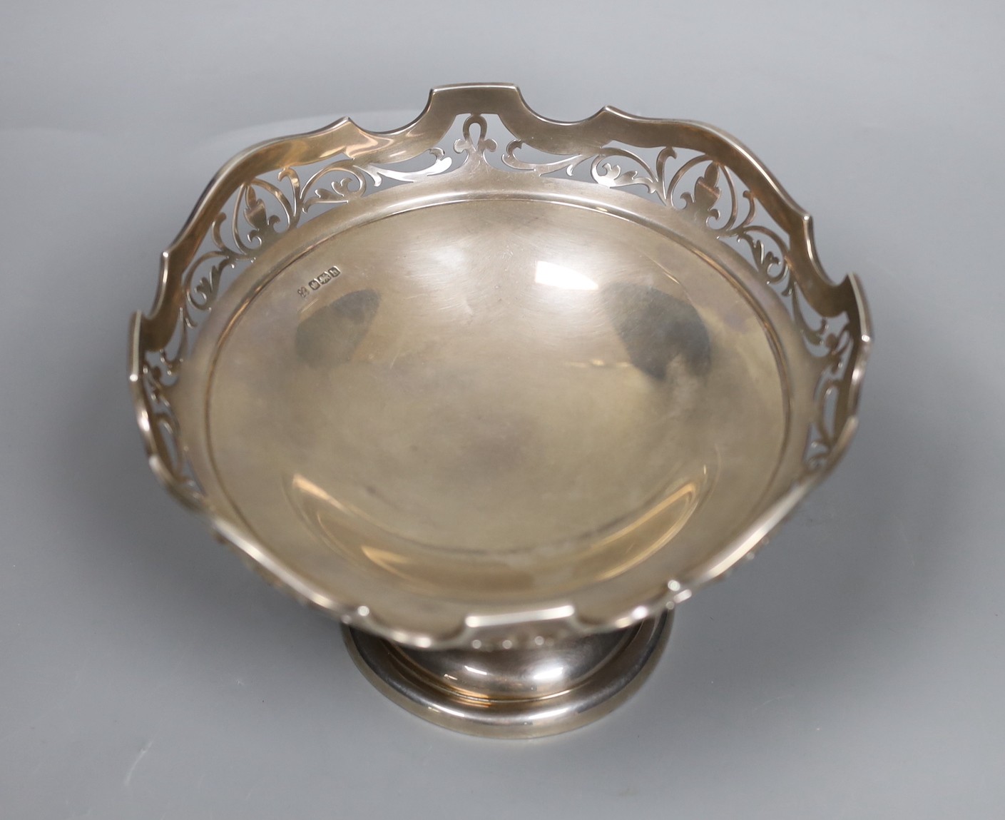 A George V silver tazze, Sheffield, 1925, diameter 19.3cm, 12.5oz.
